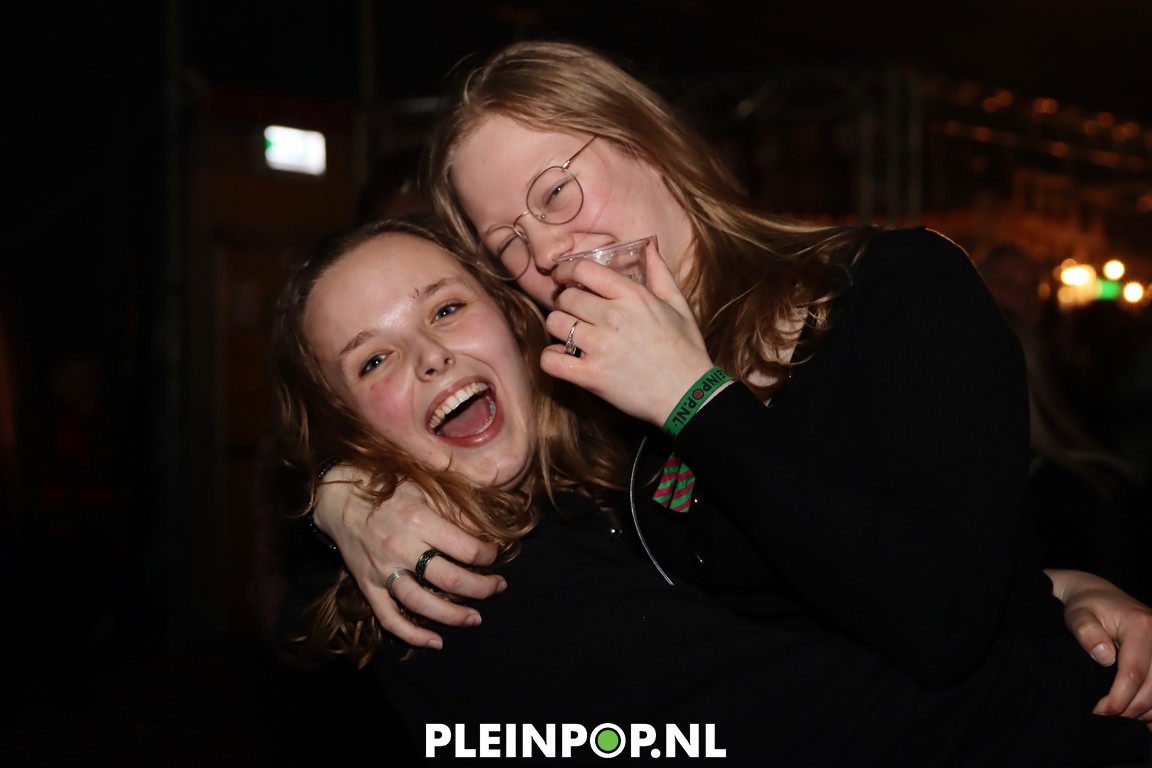 V R I J D A G     (108)